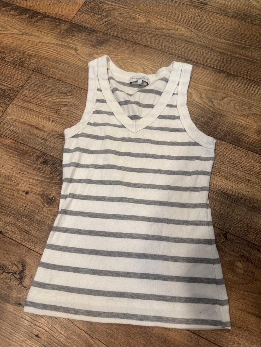 Michael stars v neck tank top small